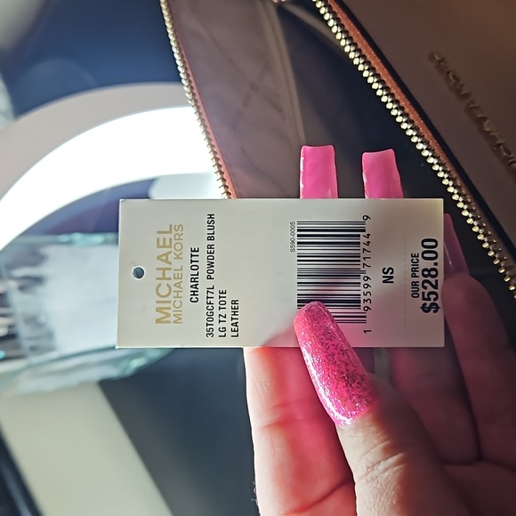 Michael Kors purse/tote - Mint condition - Picture 4 of 6